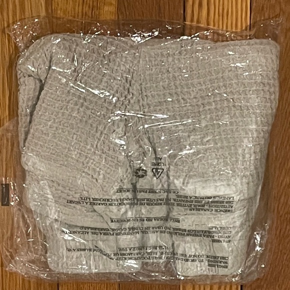 DONNI. Waffle Henley Short. Size S. NWT. MSRP $114. - Picture 5 of 5